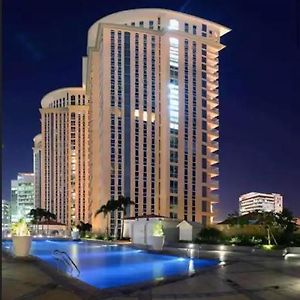Luxury Bgc Condo In Taguig, Mckinley - Covered Parking And Wifi Free